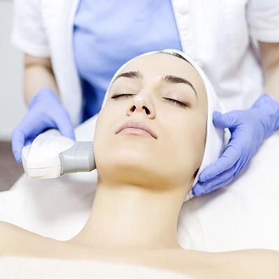 Nous avons le savoir-faire et l’appareil nécessaires pour sublimer et revitaliser votre peau